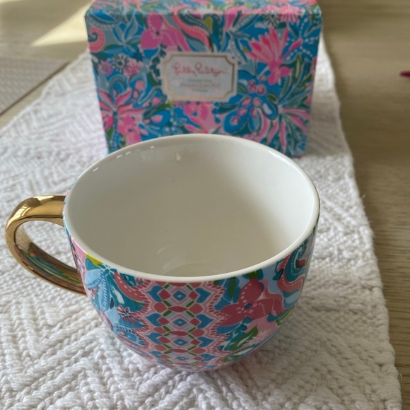 NEW “Lilly Pulitzer” Ceramic Mug - Picture 3 of 12